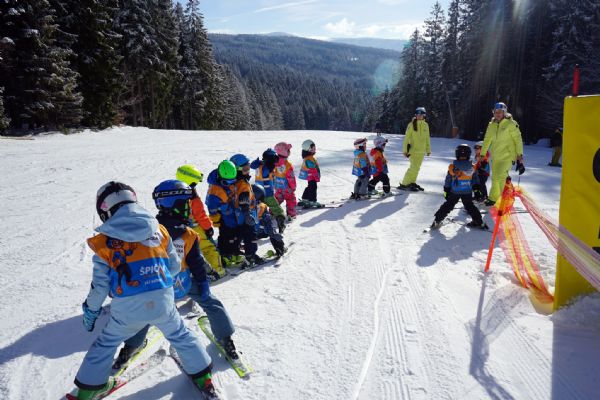 Víkendové kurzy jsou za polovinou