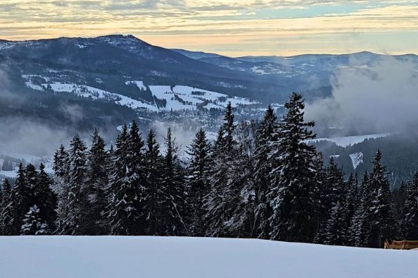 Závodní víkend na Špičáku: premiéra skikrosu a snowboardkrosu