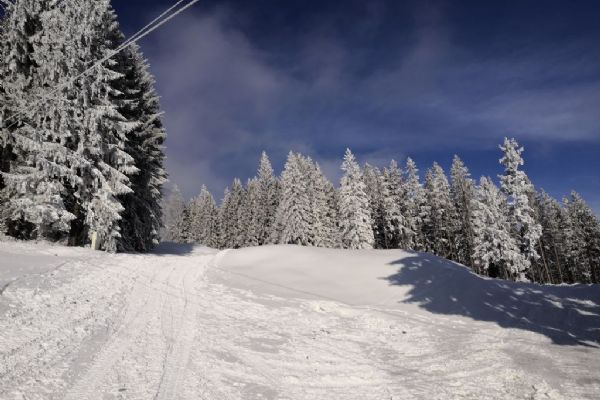 Přípravy první sjezdovky finišují, začátek sezóny odložen