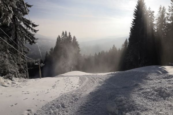 Přípravy první sjezdovky finišují, začátek sezóny odložen