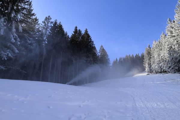 Přípravy první sjezdovky finišují, začátek sezóny odložen