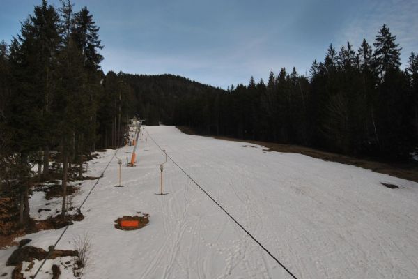 Lyžujeme na jedné sjezdovce a dětském lyžařském hřišti, více počasí nedovolí 