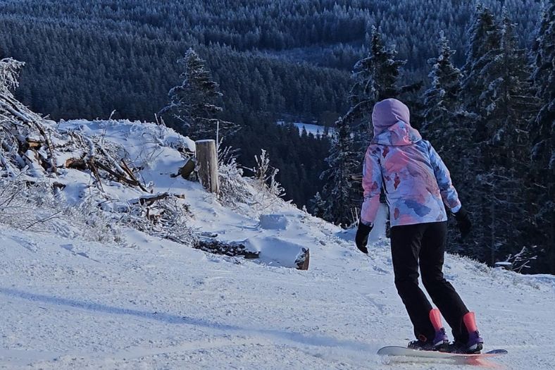 Víkend na Špičáku: 3,5 km tratí a slalom na Spodní Šanci