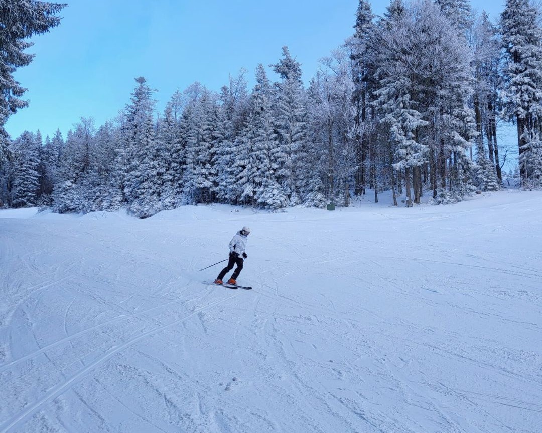 Připadlo 15 cm sněhu a příští víkend startují skikrosové závody