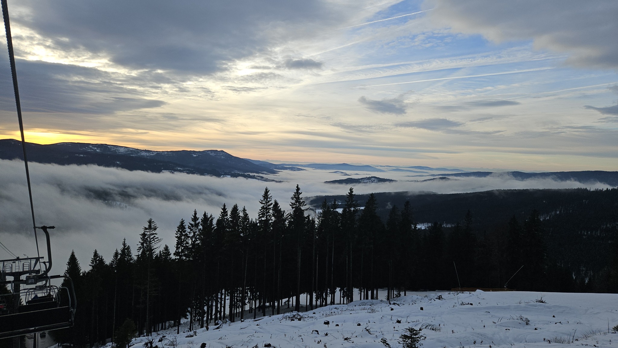 O víkendu v provozu 90% sjezdovek a startují pětidenní víkendové kurzy